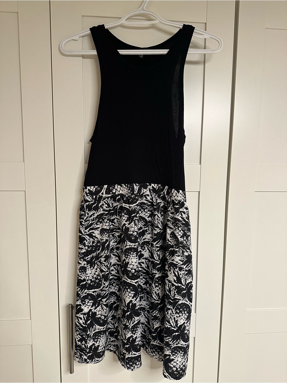 Hurley Black & White Floral Pineapple Midi Dress
